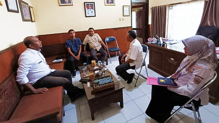 Toilet di SGB Tak Kunjung Difungsikan, FKPB Datangi Diskop UM Bangkalan