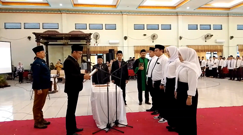 Sebanyak 1002 Anggota PPS untuk Pilkada 2024 di Sumenep Resmi&nbsp;Dilantik