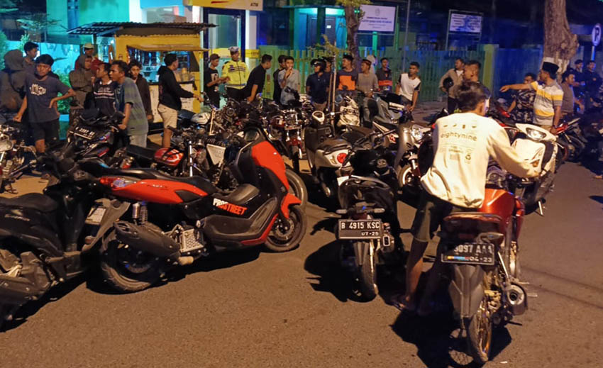Puluhan Pelaku Balap Liar Digiring ke Mapolres Pamekasan dengan Berjalan&nbsp;Kaki