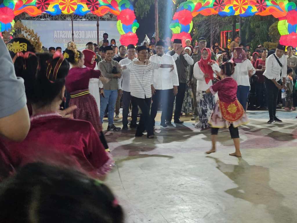 Flashmob tarian tradisional meriahkan Juni Bulan Bung Karno di Sumenep