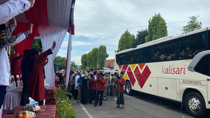 Lepas 898 Jemaah Calon Haji Otewe Tanah Suci, Ini Pesan Wabup&nbsp;Sumenep