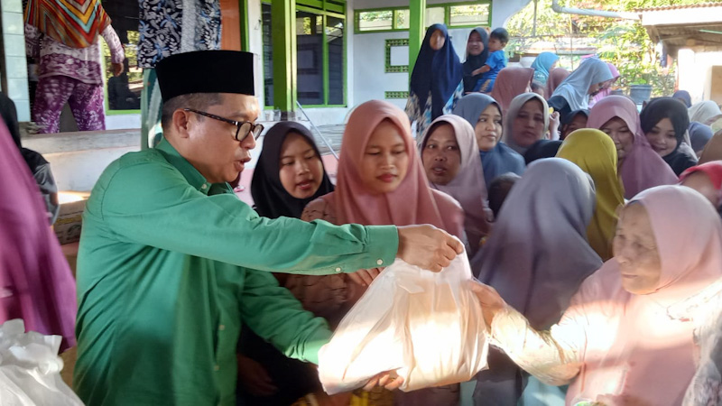 Achmad Baidowi Terima Keluhan Masyarakat Pamekasan Terkait Harga Sembako dan Pupuk Mahal