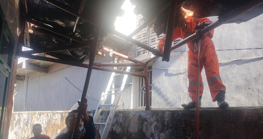 Kantor Pemuda Pancasila di Sampang Terbakar Akibat Bakar Sampah