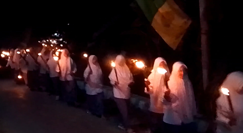 Ratusan Santri di Sumenep Gelar Pawai Obor Sambut Tahun Ajaran Baru